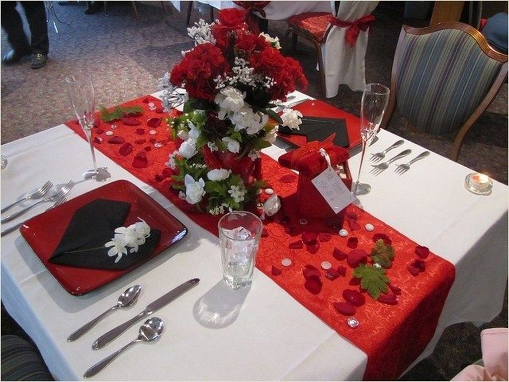 Perfect Valentine’s Day Romantic Dining Table Decor Ideas For Two People 44