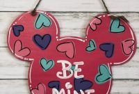 Pretty Valentines Day Wreath Ideas To Decorate Your Door 02
