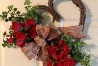 Pretty Valentines Day Wreath Ideas To Decorate Your Door 05