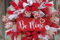 Pretty Valentines Day Wreath Ideas To Decorate Your Door 09