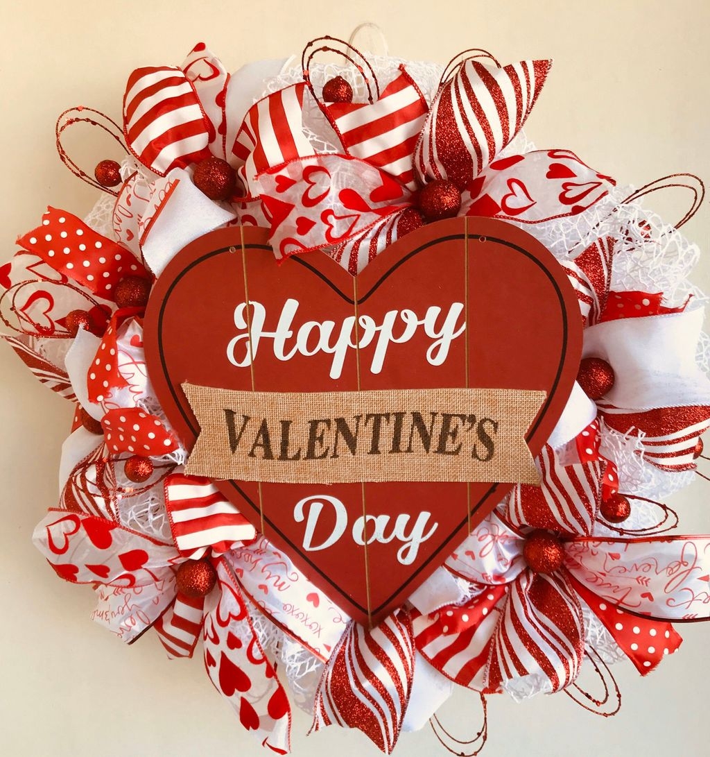 Pretty Valentines Day Wreath Ideas To Decorate Your Door 11