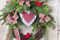 Pretty Valentines Day Wreath Ideas To Decorate Your Door 19