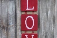 Pretty Valentines Day Wreath Ideas To Decorate Your Door 20