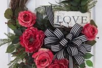 Pretty Valentines Day Wreath Ideas To Decorate Your Door 27
