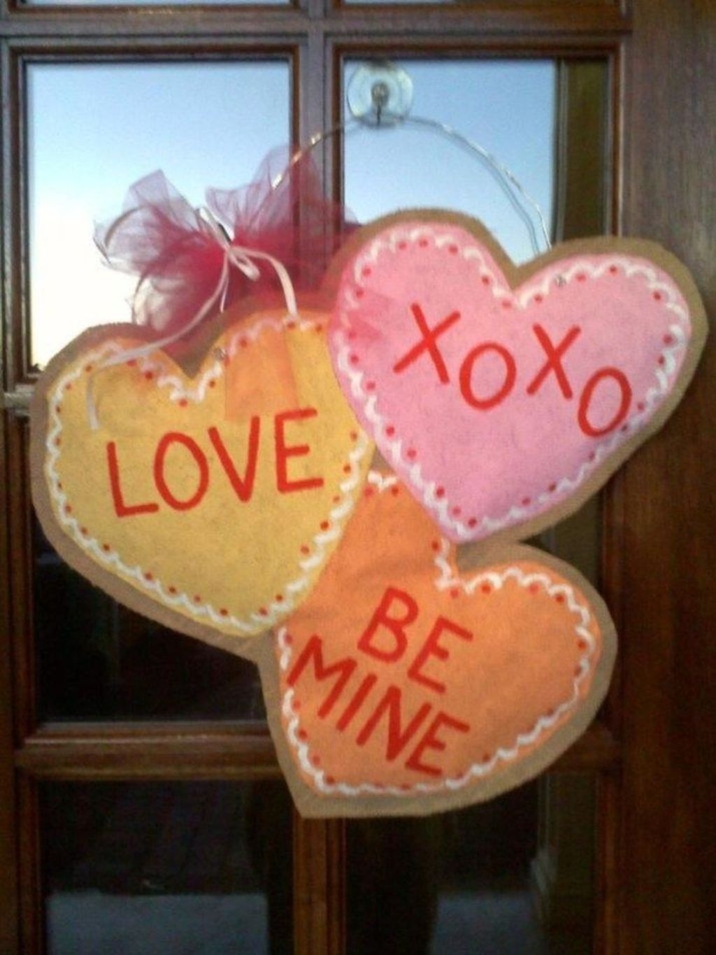Pretty Valentines Day Wreath Ideas To Decorate Your Door 29