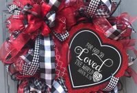 Pretty Valentines Day Wreath Ideas To Decorate Your Door 30