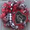 Pretty Valentines Day Wreath Ideas To Decorate Your Door 30