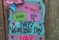 Pretty Valentines Day Wreath Ideas To Decorate Your Door 31