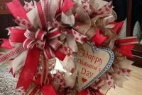 Pretty Valentines Day Wreath Ideas To Decorate Your Door 36