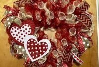 Pretty Valentines Day Wreath Ideas To Decorate Your Door 45