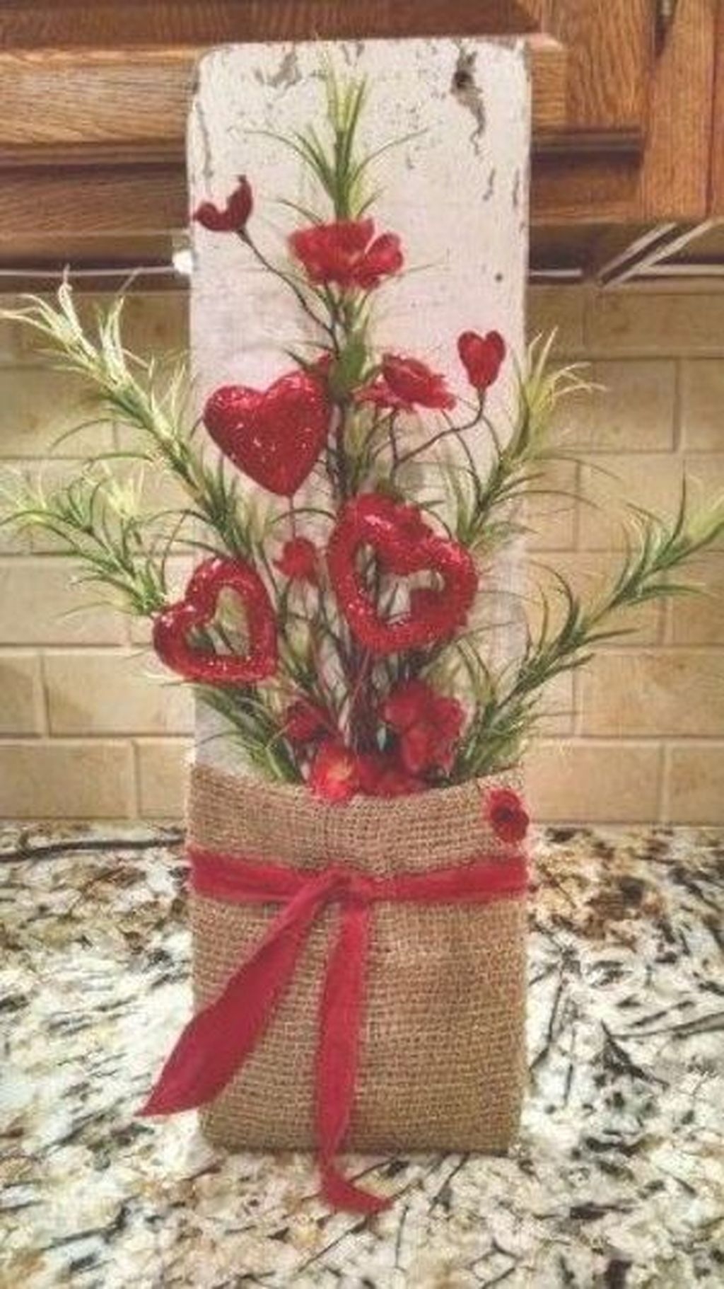 Pretty Valentines Day Wreath Ideas To Decorate Your Door 49