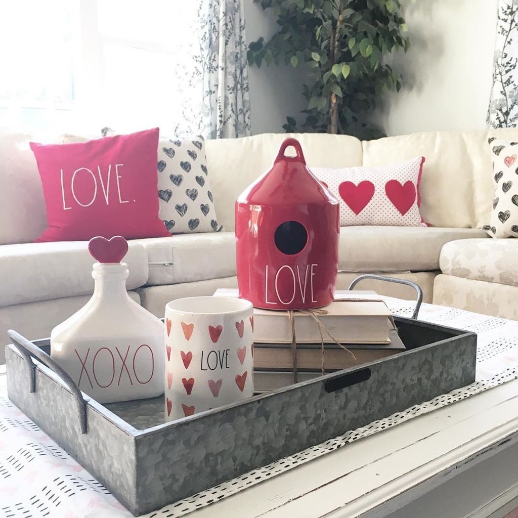 Romantic Valentine Decoration Ideas For Your Living Room 04