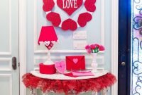 Romantic Valentine Decoration Ideas For Your Living Room 07