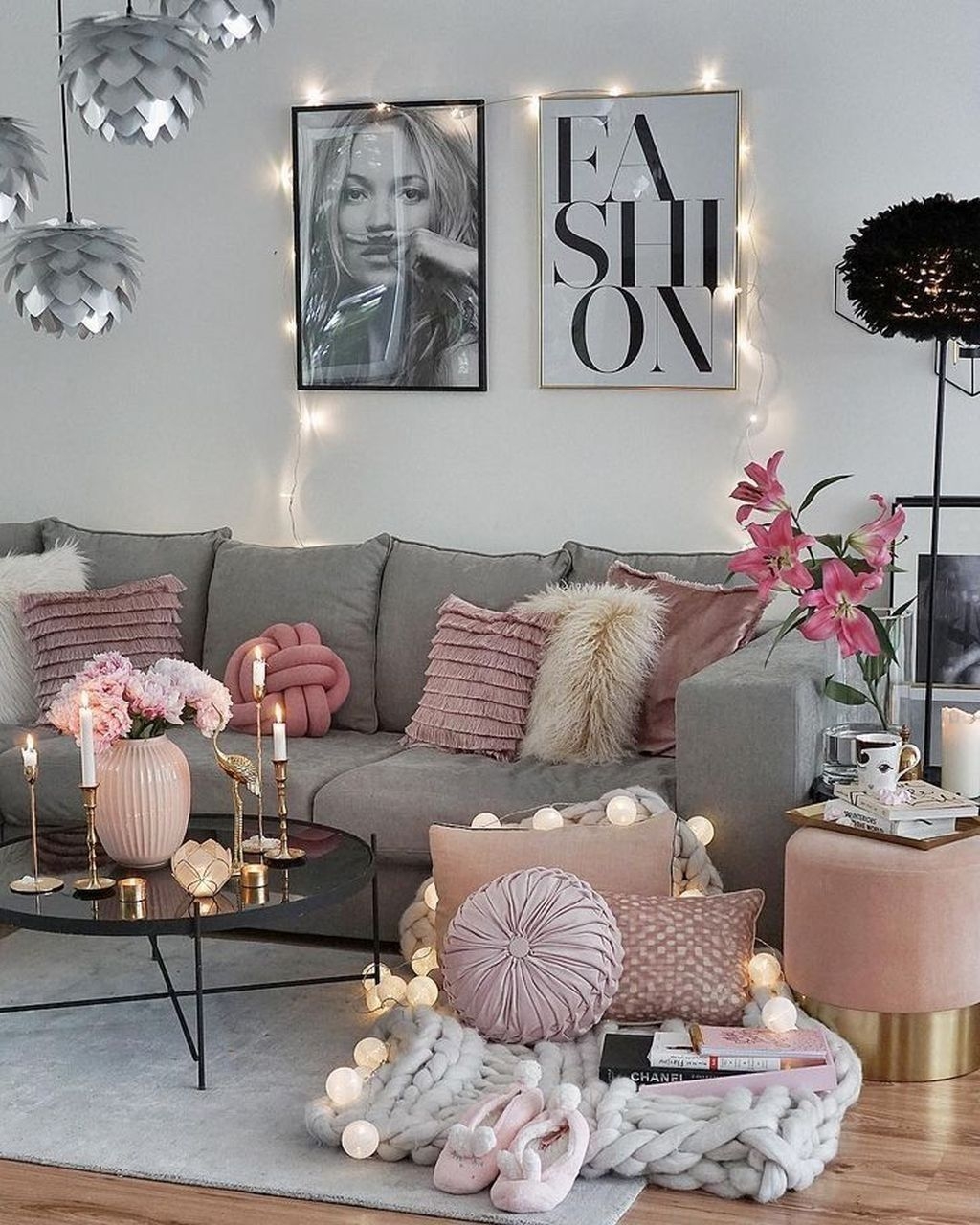 Romantic Valentine Decoration Ideas For Your Living Room 10