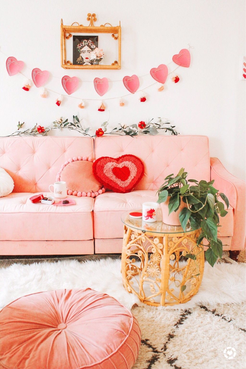 Romantic Valentine Decoration Ideas For Your Living Room 13
