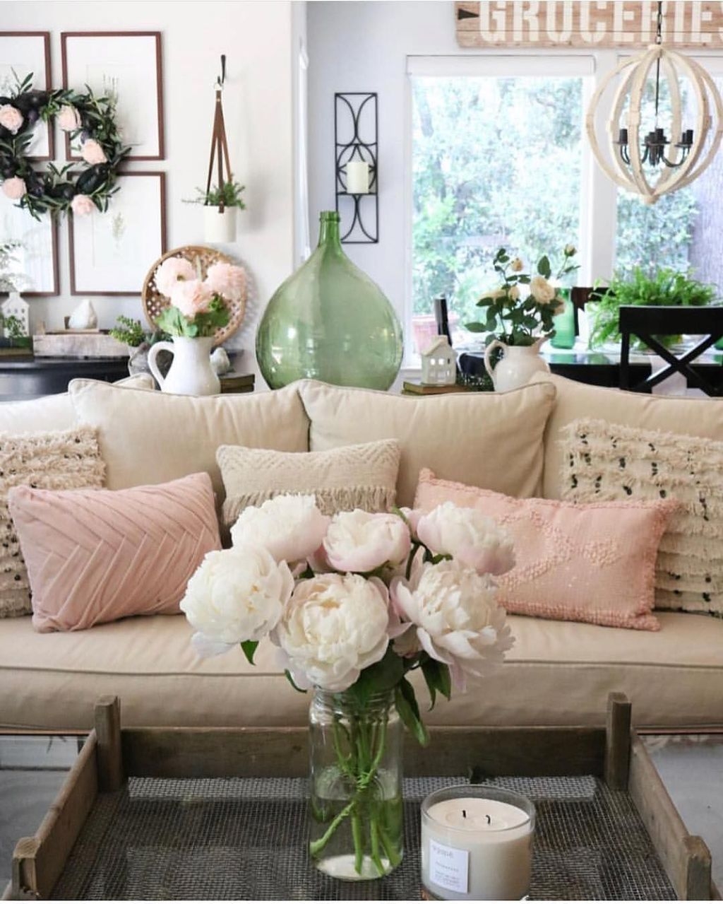 Romantic Valentine Decoration Ideas For Your Living Room 47