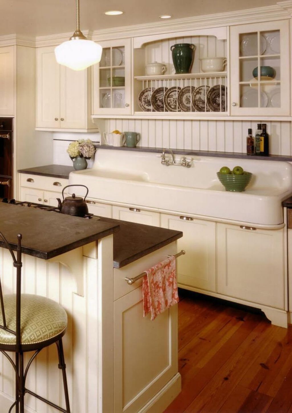 Rustic Farmhouse Kitchen Ideas To Get Traditional Accent 34