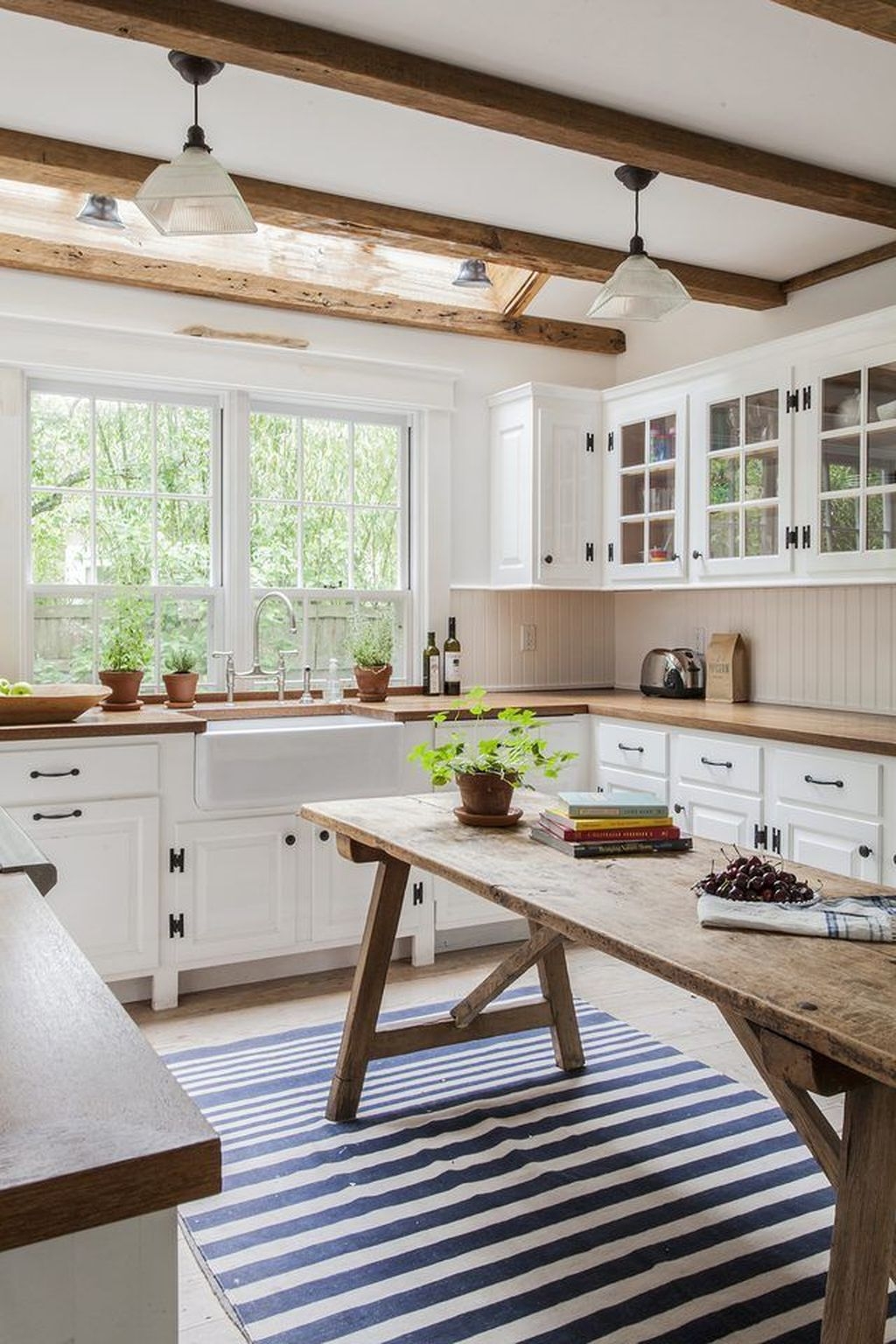 Rustic Farmhouse Kitchen Ideas To Get Traditional Accent 46