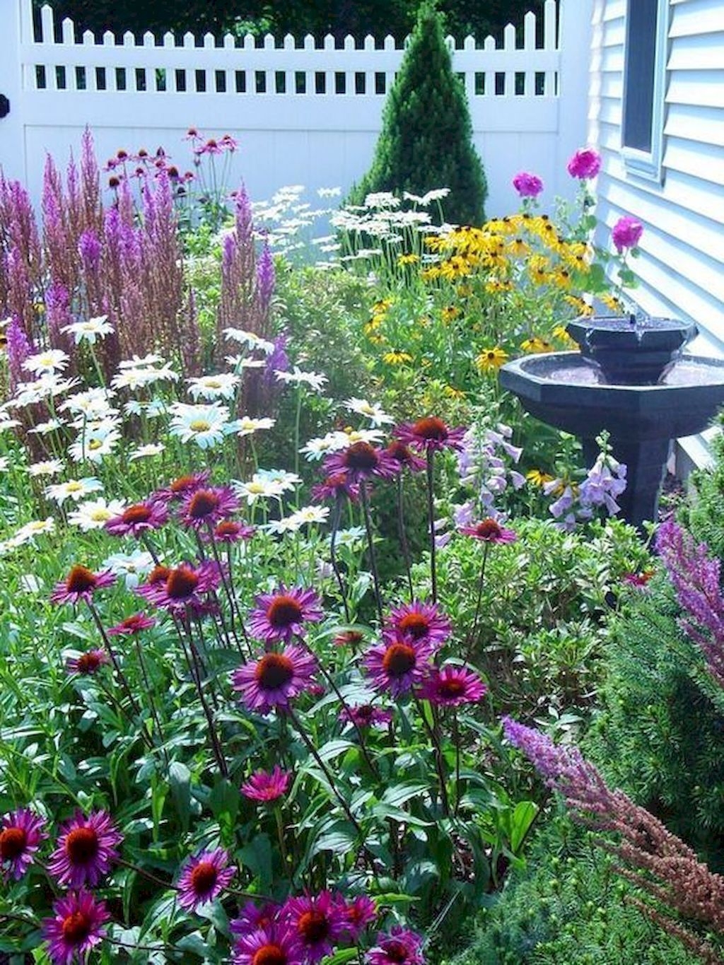 Stunning Small Flower Gardens And Plants Ideas For Your Front Yard 03