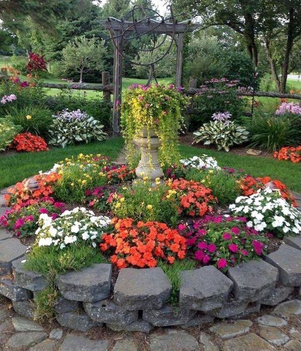 Stunning Small Flower Gardens And Plants Ideas For Your Front Yard 04