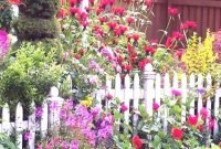 Stunning Small Flower Gardens And Plants Ideas For Your Front Yard 42
