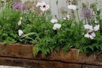 Stunning Small Flower Gardens And Plants Ideas For Your Front Yard 43