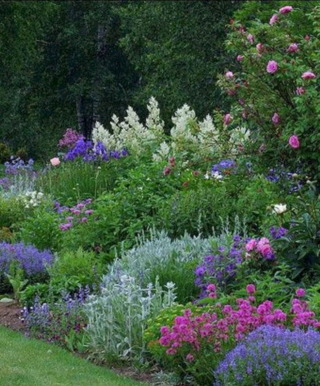 Stunning Small Flower Gardens And Plants Ideas For Your Front Yard 44