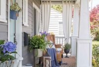 Astonishing Spring Decoration Ideas For Your Front Porch 20