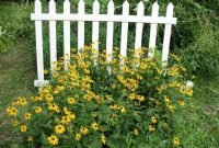 Awesome Farmhouse Garden Fence For Winter To Spring 13