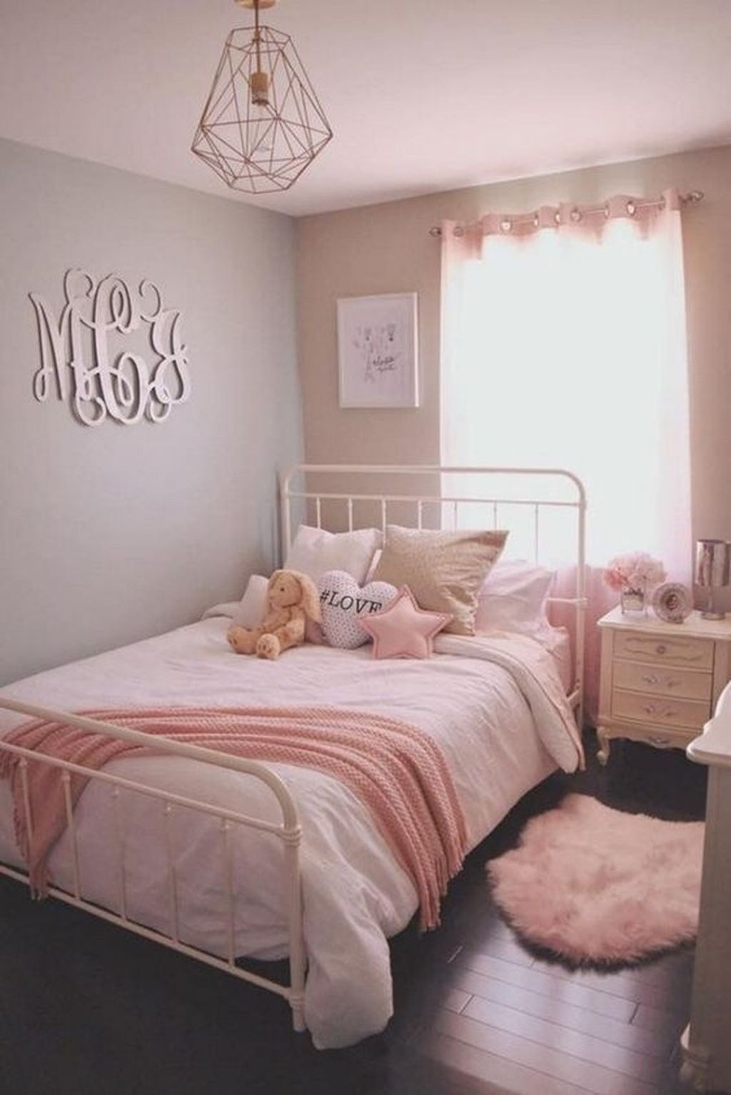 Beautiful Girls Bedroom Ideas For Small Rooms To Try 28