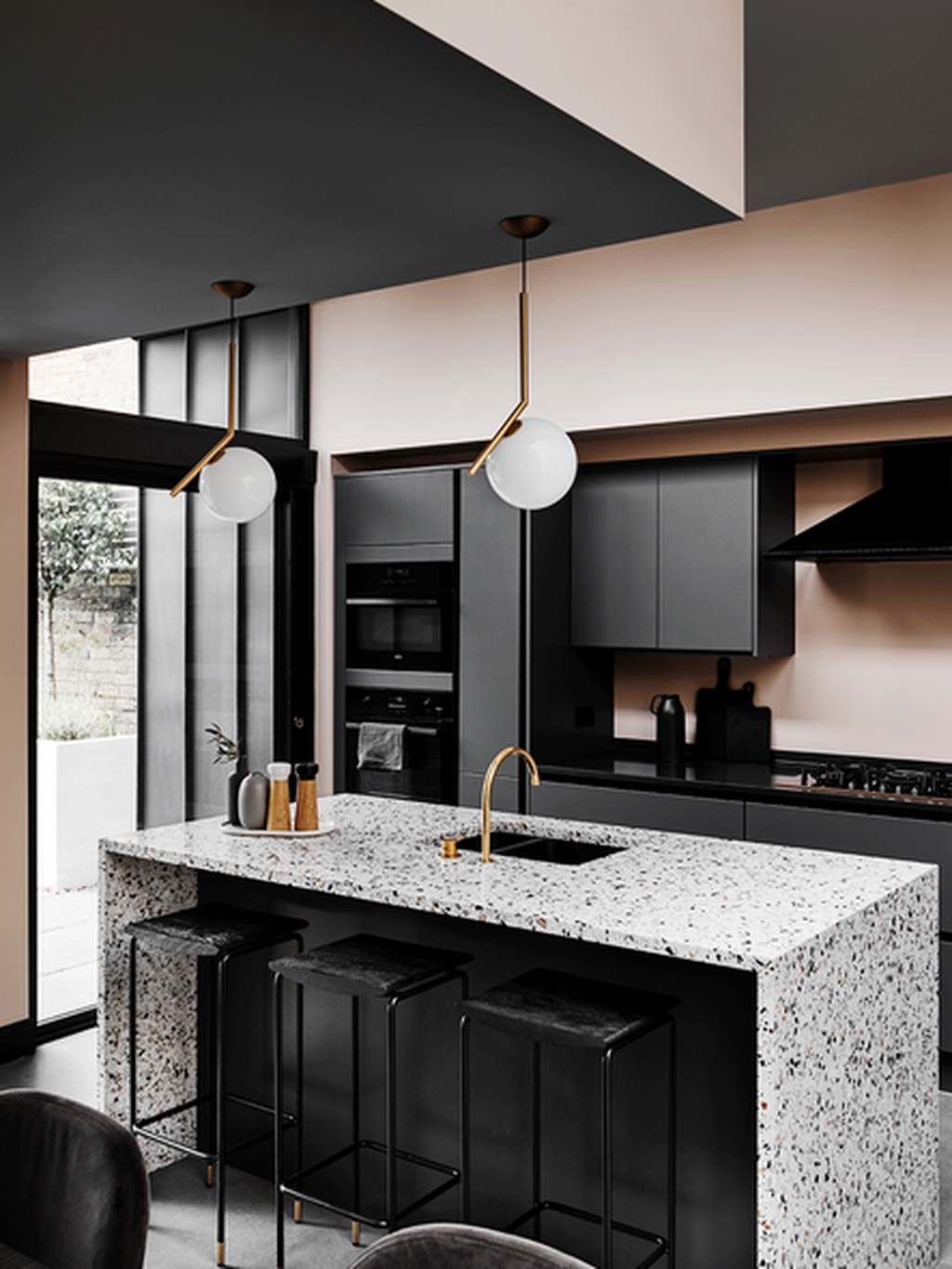 Delicate Black Kitchen Interior Design Ideas For Kitchen To Have Asap 09