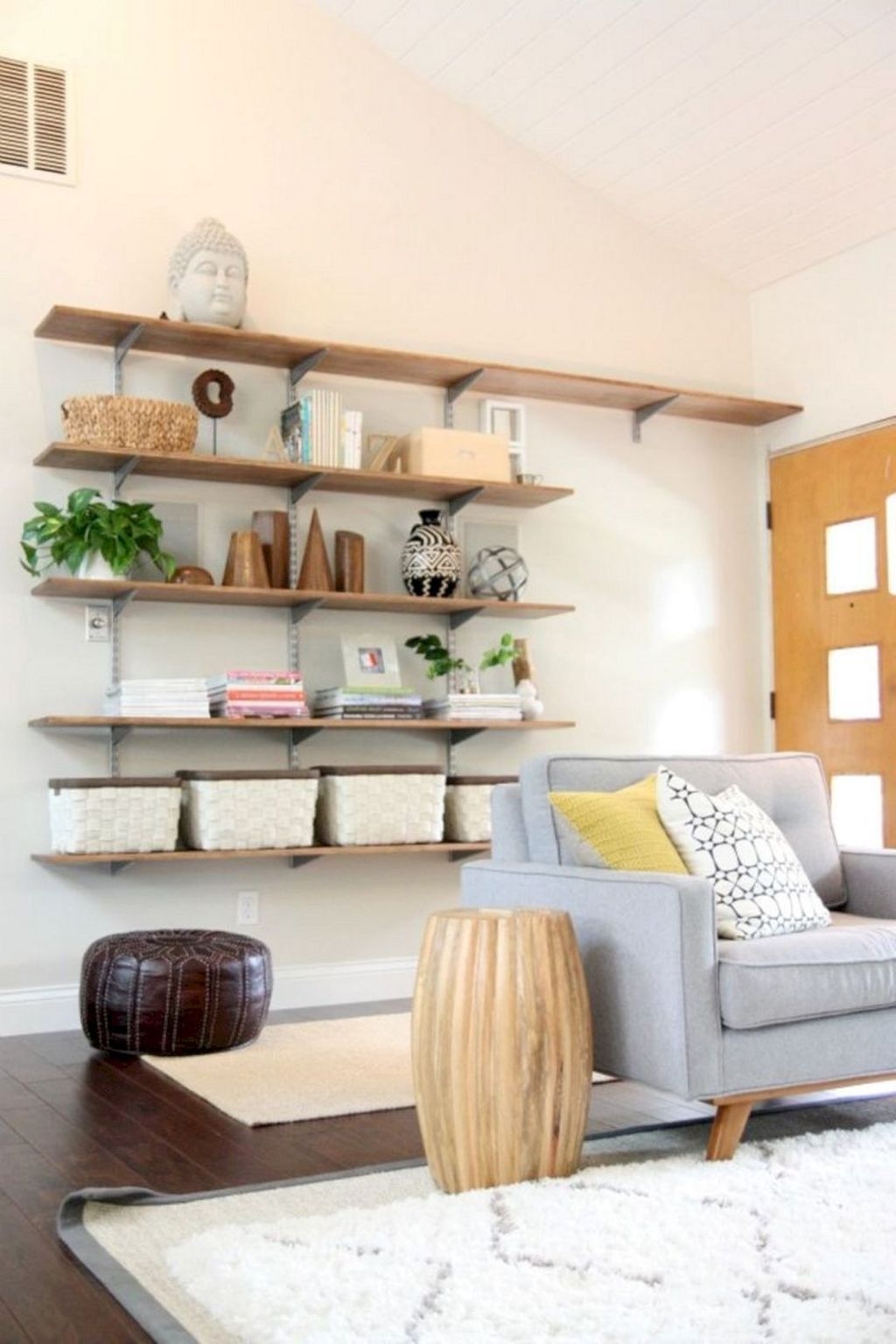 Easy And Simple Shelves Decoration Ideas For Living Room Storage 07