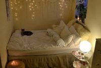 Pretty DIY Fairy Light Ideas For Minimalist Bedroom Decoration 07