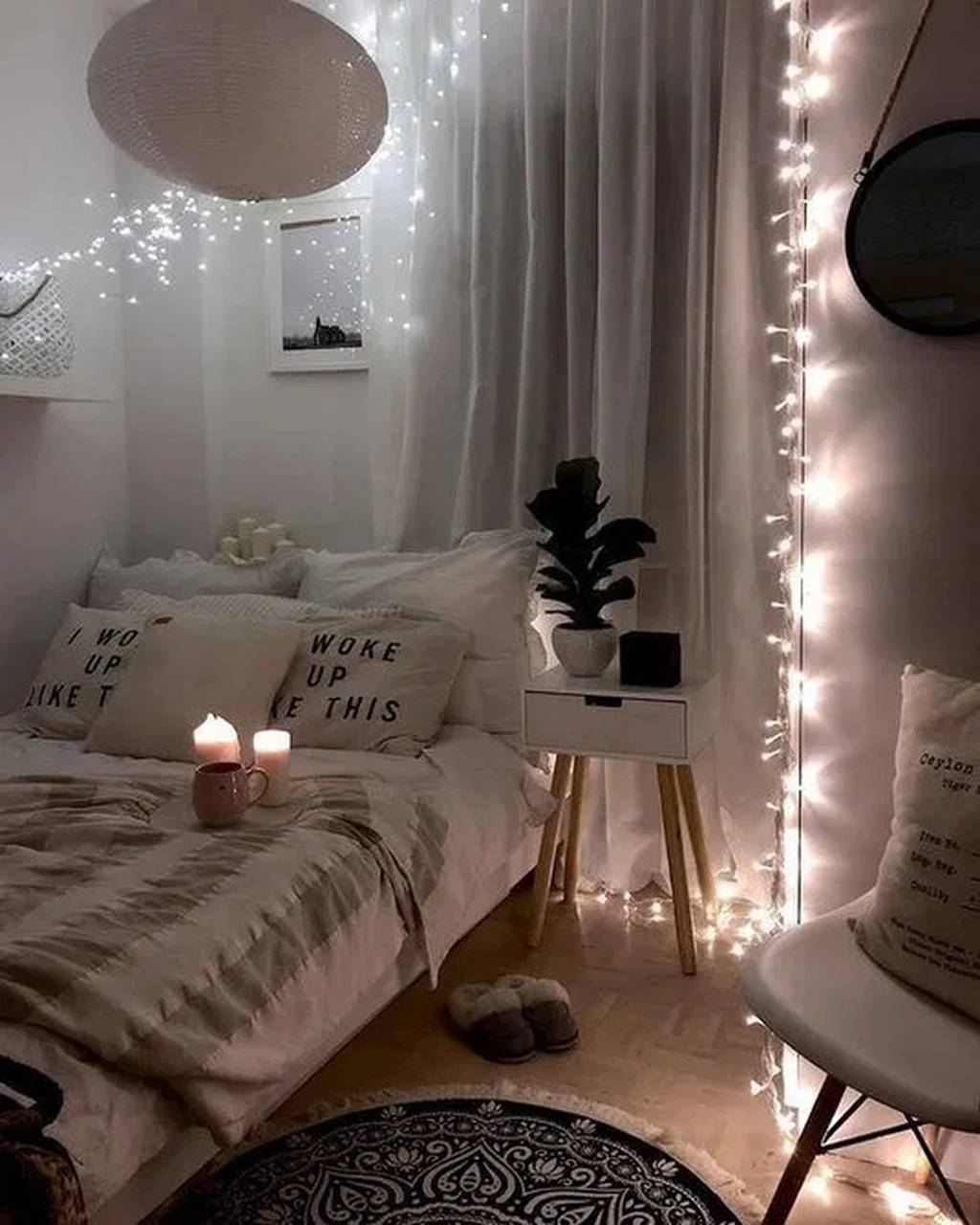 Pretty DIY Fairy Light Ideas For Minimalist Bedroom Decoration 09