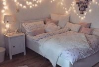 Pretty DIY Fairy Light Ideas For Minimalist Bedroom Decoration 11
