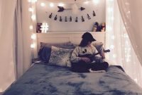 Pretty DIY Fairy Light Ideas For Minimalist Bedroom Decoration 29