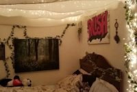 Pretty DIY Fairy Light Ideas For Minimalist Bedroom Decoration 38