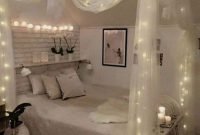 Pretty DIY Fairy Light Ideas For Minimalist Bedroom Decoration 47