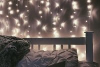 Pretty DIY Fairy Light Ideas For Minimalist Bedroom Decoration 51