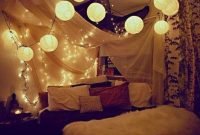 Pretty DIY Fairy Light Ideas For Minimalist Bedroom Decoration 54