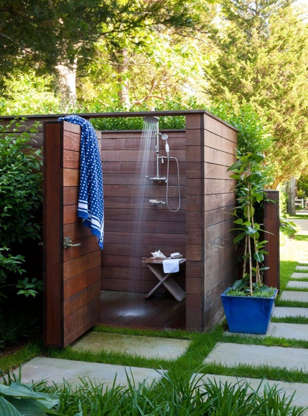 Spectacular Outdoor Bathroom Design Ideas That Feel Like A Vacation 11