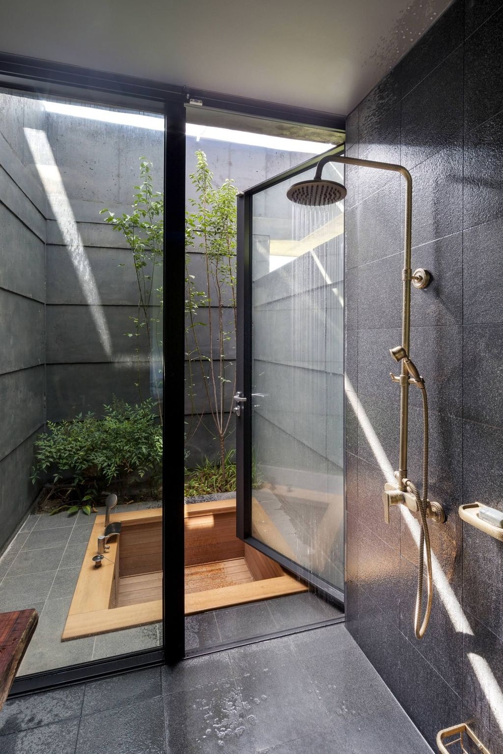 Spectacular Outdoor Bathroom Design Ideas That Feel Like A Vacation 26