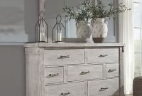 Stylish Bedroom Dressers Ideas With Mirrors That You Need To Try 30