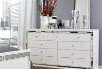 Stylish Bedroom Dressers Ideas With Mirrors That You Need To Try 37