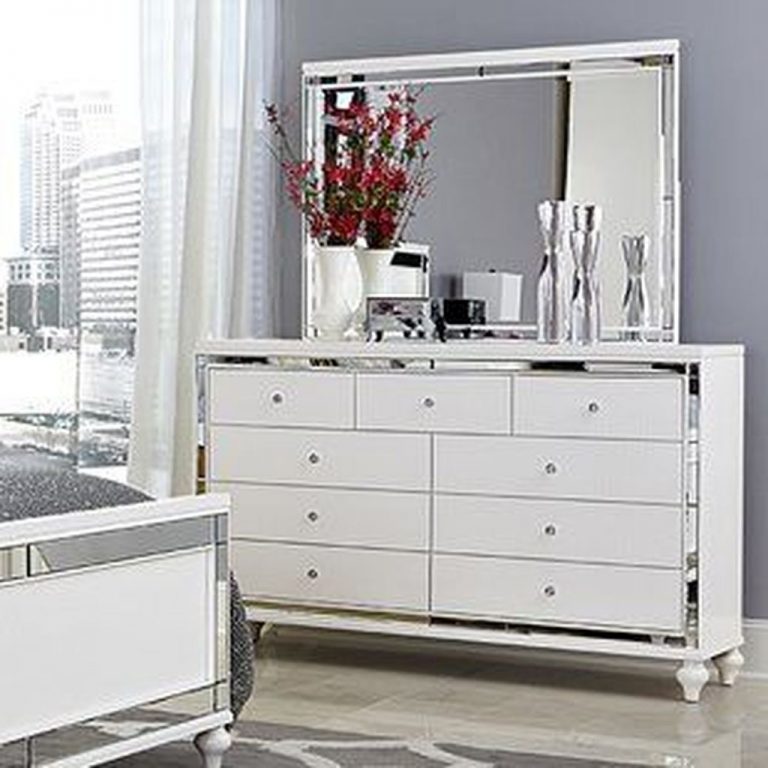 30+ Stylish Bedroom Dressers Ideas With Mirrors That You Need To Try