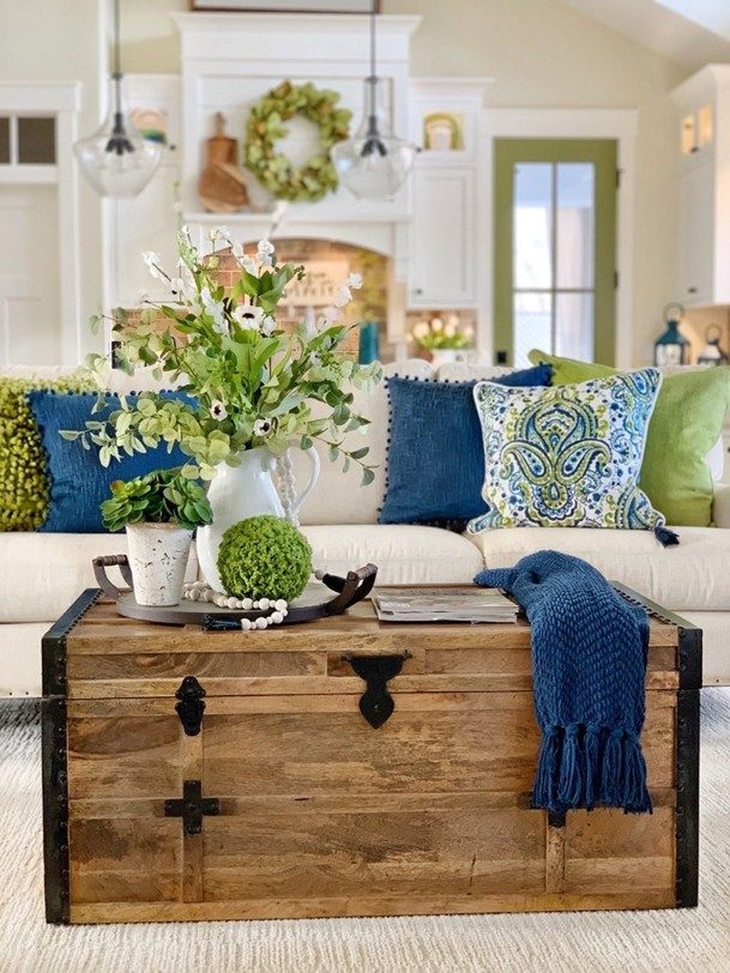 Superb Living Room Decor Ideas For Spring To Try Soon 42