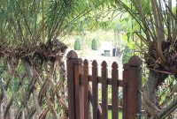 Beautiful Garden Fence Decorating Ideas To Follow 27