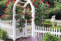 Beautiful Garden Fence Decorating Ideas To Follow 33