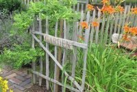 Beautiful Garden Fence Decorating Ideas To Follow 40