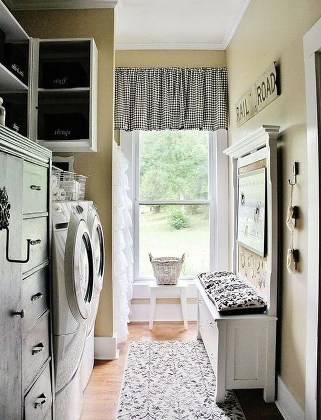 Inspiring Laundry Room Design With French Country Style 03